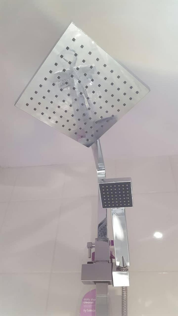 Stayinwoking At 30 Woodlands Horsell エクステリア 写真