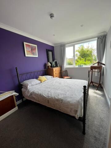Stayinwoking At 30 Woodlands Horsell エクステリア 写真