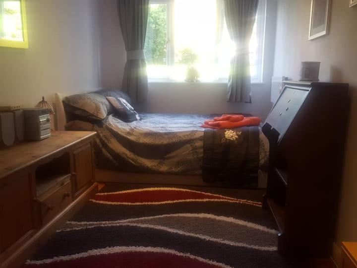 Stayinwoking At 30 Woodlands Horsell エクステリア 写真