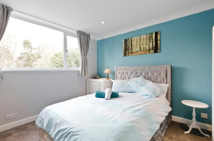 Stayinwoking At 30 Woodlands Horsell エクステリア 写真