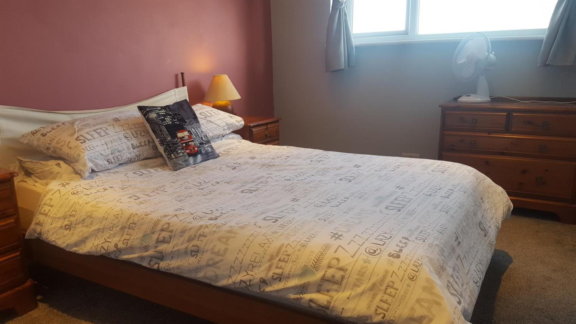Stayinwoking At 30 Woodlands Horsell エクステリア 写真